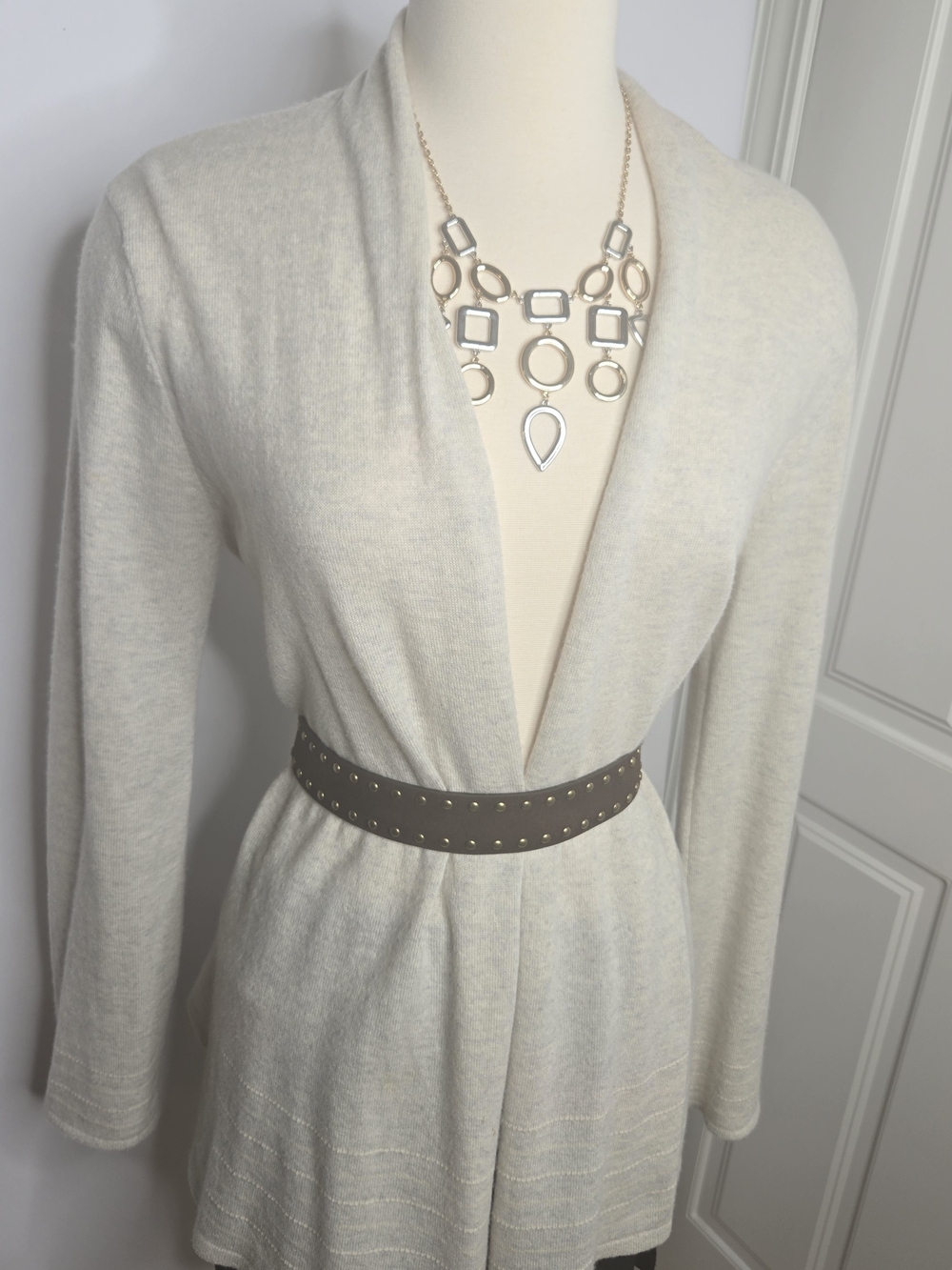 100% Cashmere. InCashmere Women's Cream  Cardigan- Size M